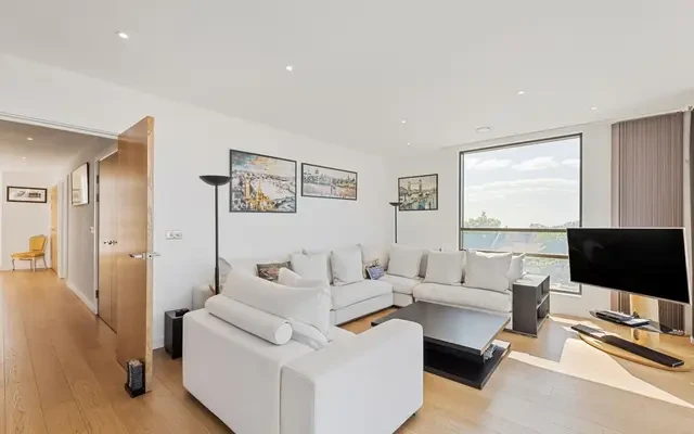Holland Park Avenue, London, W11 4XB 0