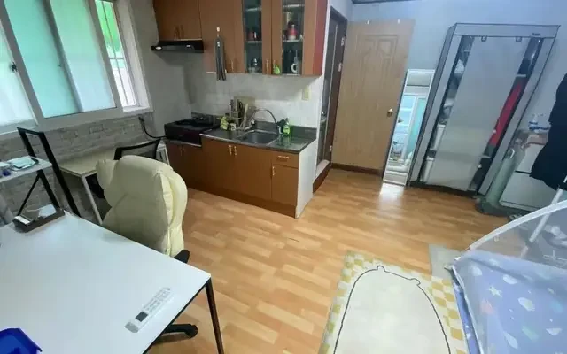Foreign Languages University Single Room with Balcony 3
