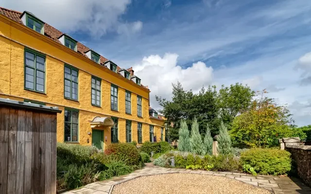 The Manor House 4