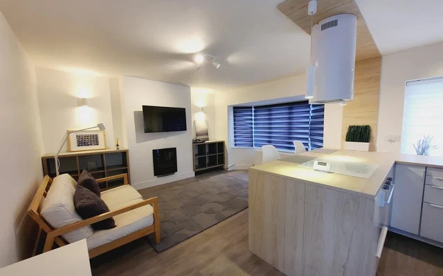LH-Selborne Gardens - London student accommodation