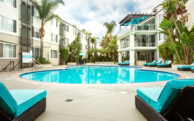 1200 Riverside 1