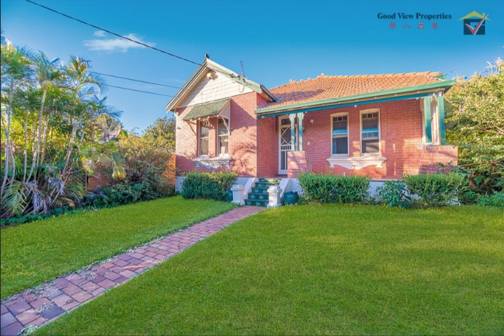 8 Alma St