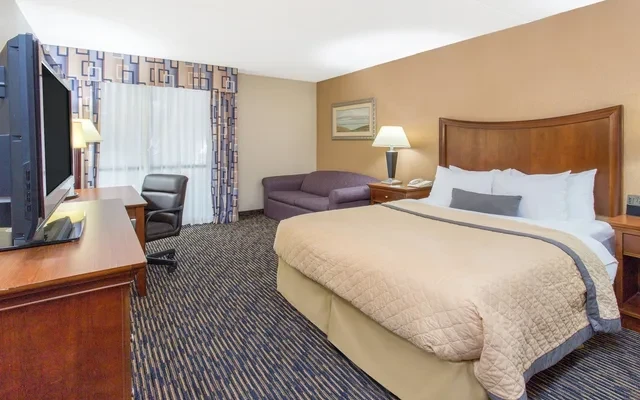 Wyndham Garden Urbana Champaign 3