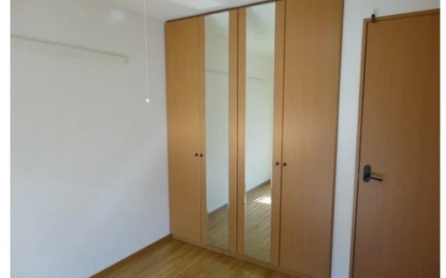 Pure Town, Room 102 4