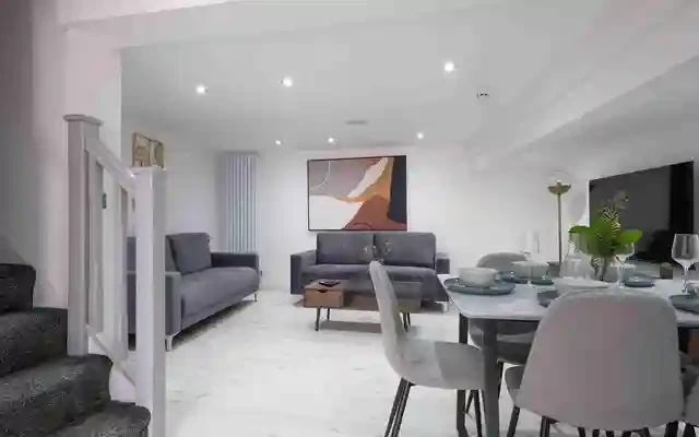 87 Monks Road 1