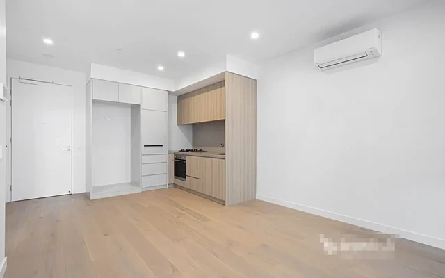 2 Main Road, Clayton South 3