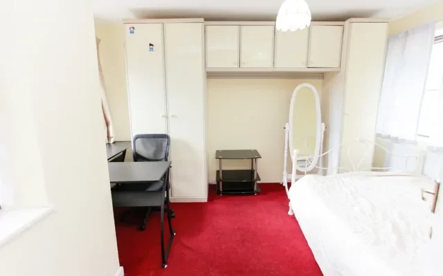 Shared Place·2B1B·Flat 2, Frank Judd Court, Kent Street 0