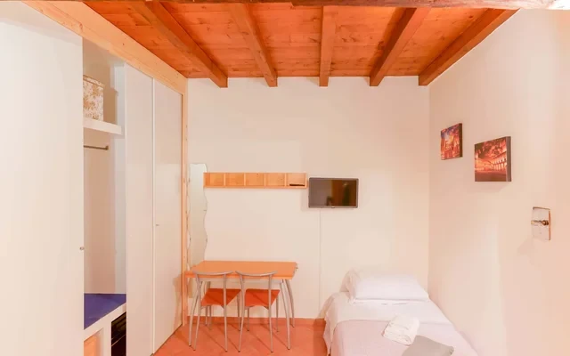 Monolocale in Via Mirasole 10 4