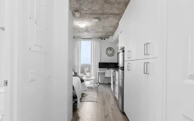 636 - 1900 Simcoe Street 3