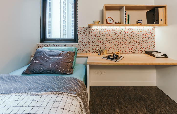 Double Room in 5-Bed Apartment with Courtyard