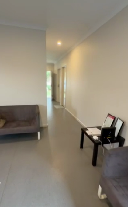 23 Koonawarra Street 2