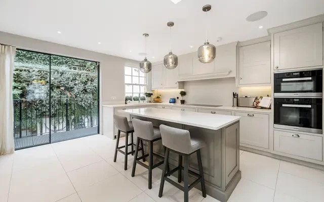 Lower Belgrave Street, Belgravia, London, SW1W 0LS 4