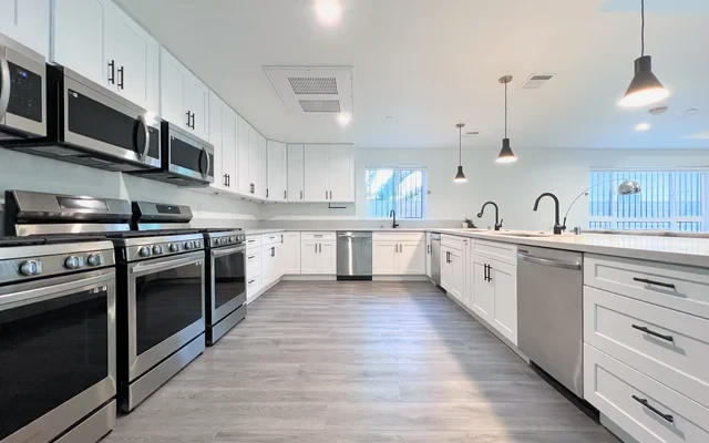 Private Room with Bath Near USC at 1439 W 37th Dr 2
