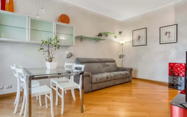 Vibrant 1-bed flat w/ balcony 0