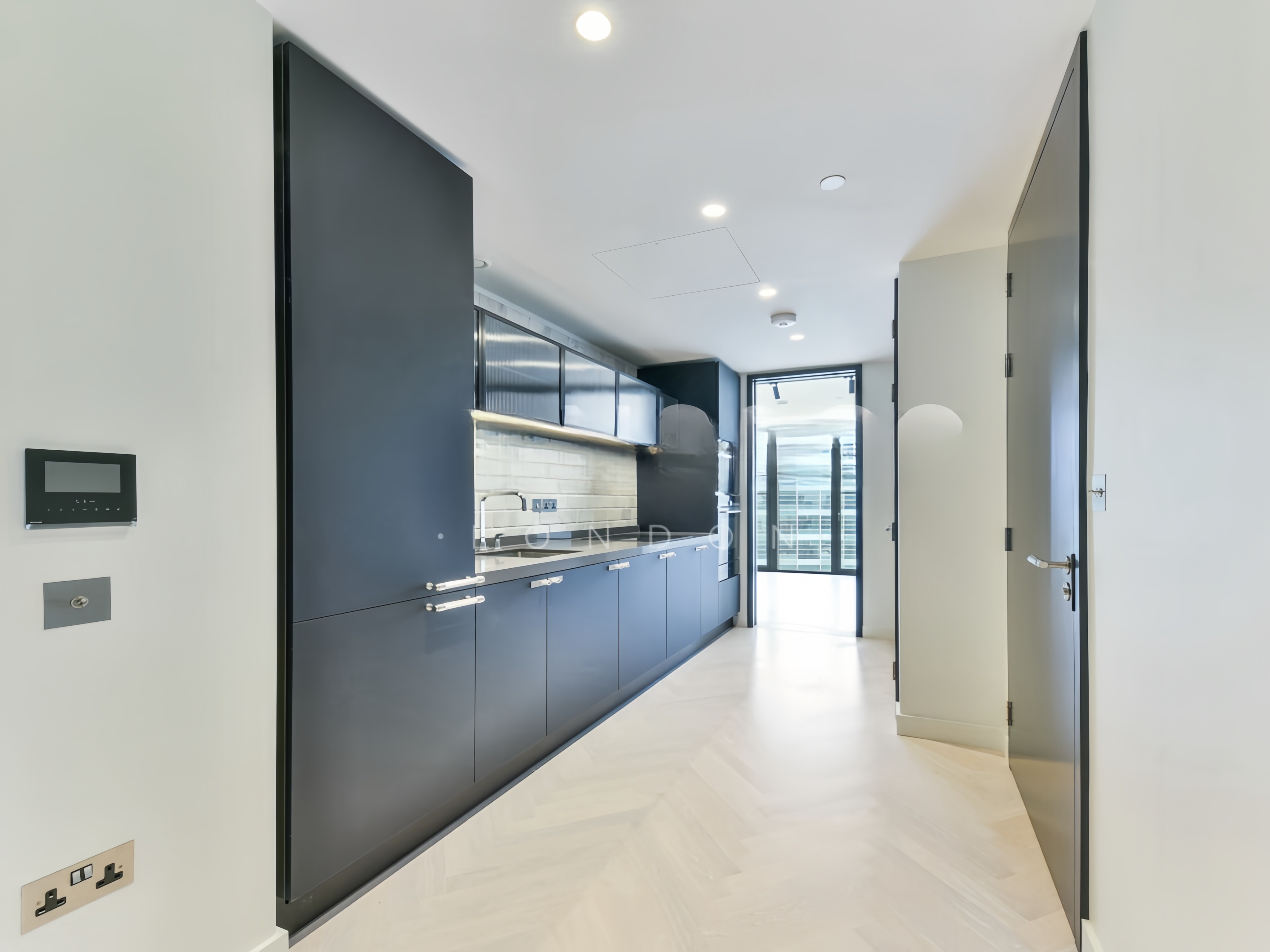 DK-One Crown Place 3