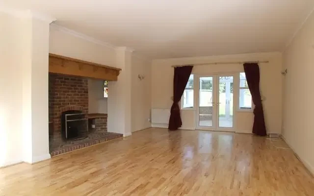 Heathside Place, Epsom, KT18 5TX 2