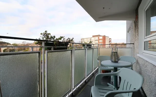 Terregles Crescent, G41 4RL 3