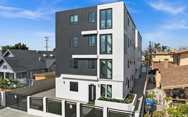 1377 W 36th Pl 1