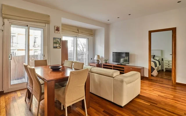 Carrer de la Industria Barcelona 08037 Spain 4