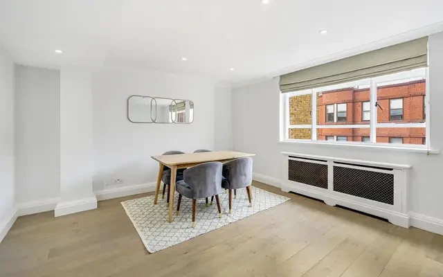 37 Duke Street, St James's, London, SW1Y 6DF 4