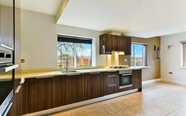 Royal Connaught Drive, Bushey, WD23 2RH 4