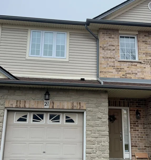 Shared Place·3B2B···21-60 cloverleaf Dr Ancaster