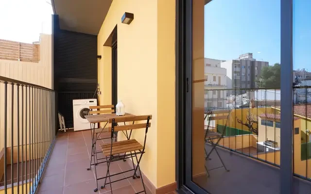 studio near Carrer Independencia 3