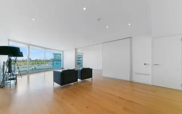 Albion Riverside Building, 8 Hester Road, London, SW11 4AJ 4