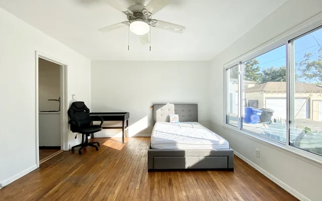 1137 Pico Blvd 1