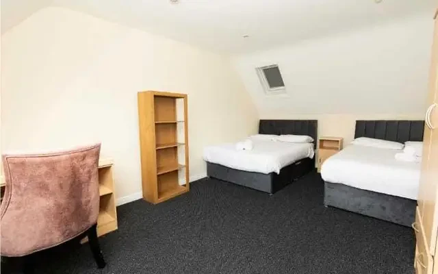 60 Salthill Road Lower - Galway student accommodation - Twin Ensuite Room
