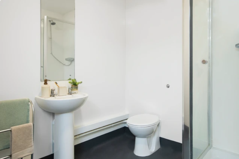 WHEELCHAIR ACCESSIBLE ENSUITE