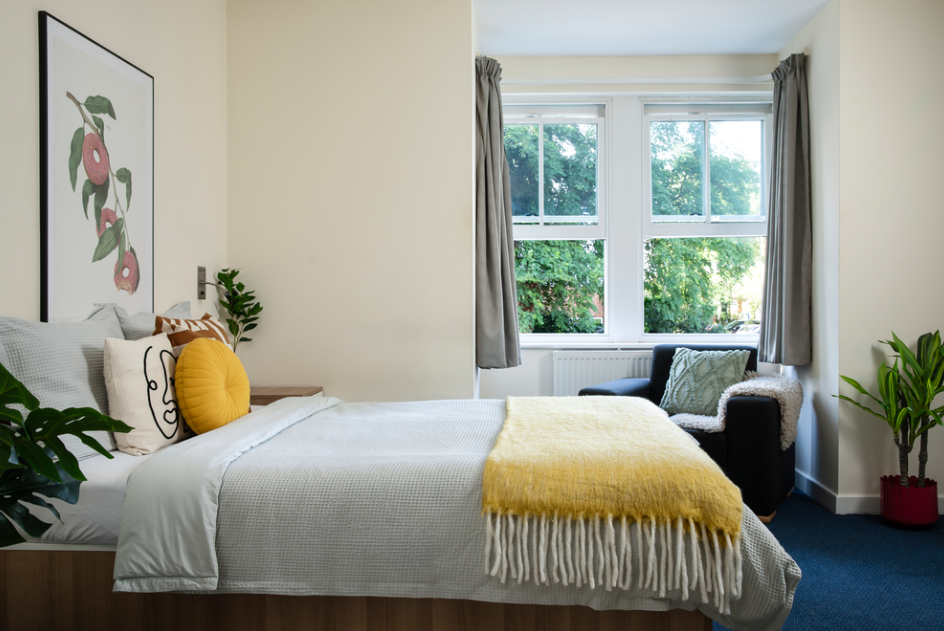 PARTLY ACCESSIBLE STUDIO