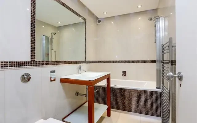 Ram Passage, Kingston Upon Thames, KT1 1HH 2