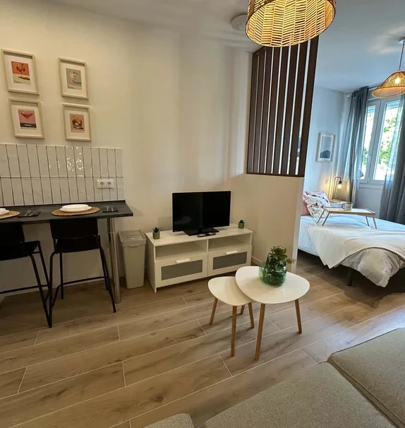 Avenida Bellas Vistas, 9. Local 4 (ONLY STUDENTS)