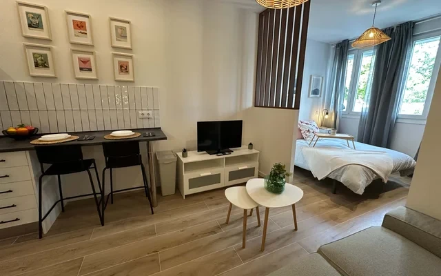 Avenida Bellas Vistas, 9. Local 4 (ONLY STUDENTS) 0