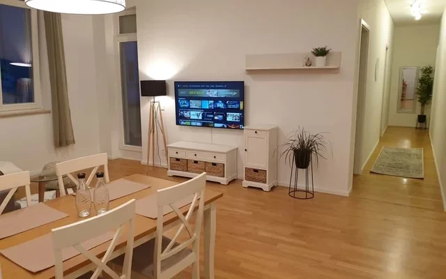 Imani - moderne Wohnung: 2 Schlafzimmern, 2 Badezimmer, Stellplatz 2