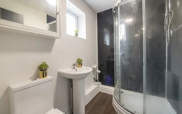 Room 6, Flat 2, Rob Roy Avenue, NG7 2ER 1