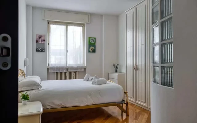Attractive 2-bed flat near CityLife 2