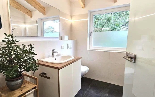 helle, moeblierte Wohnung, 2 Zimmer und Bad 4