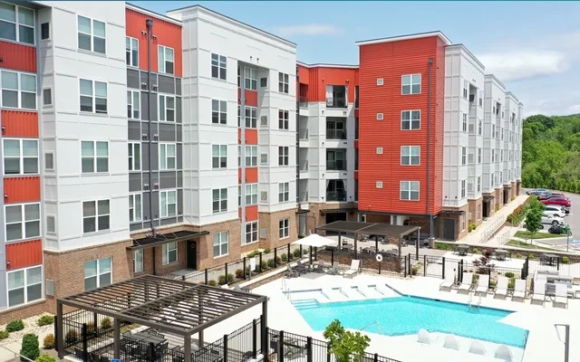 Cedar Pointe Apartment 1