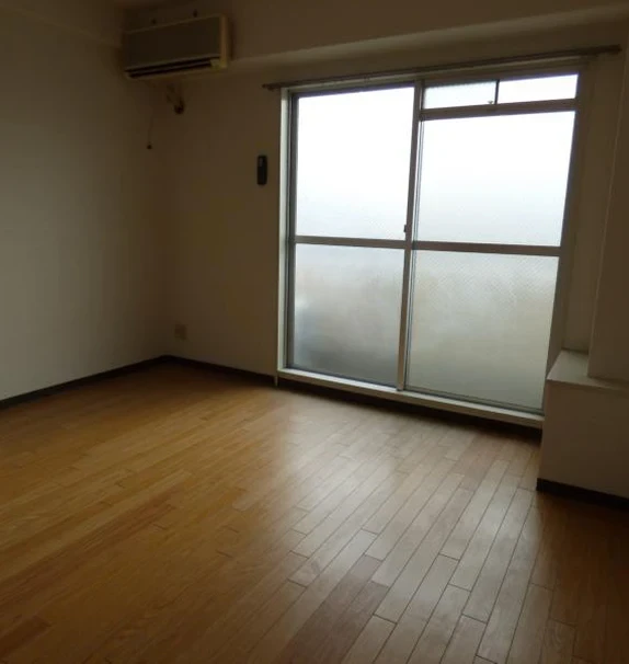 Atelier Four Room 405
