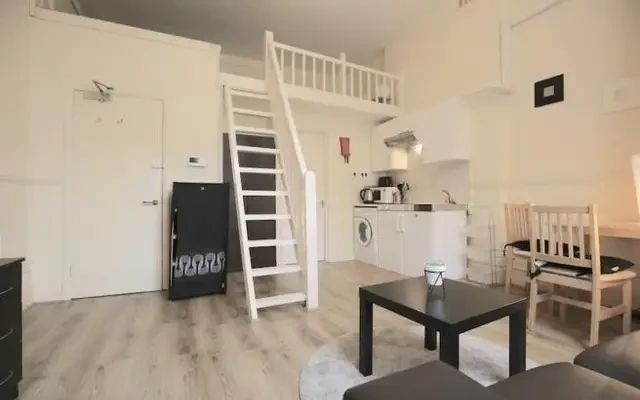 Cromwell Road, Earls Court 1