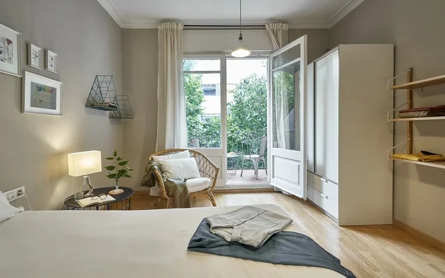 Lovey 4 bedroom apartment close to Francesc Macia, very nice area 3