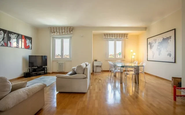 Caracciolo Apartment With Balcony 0