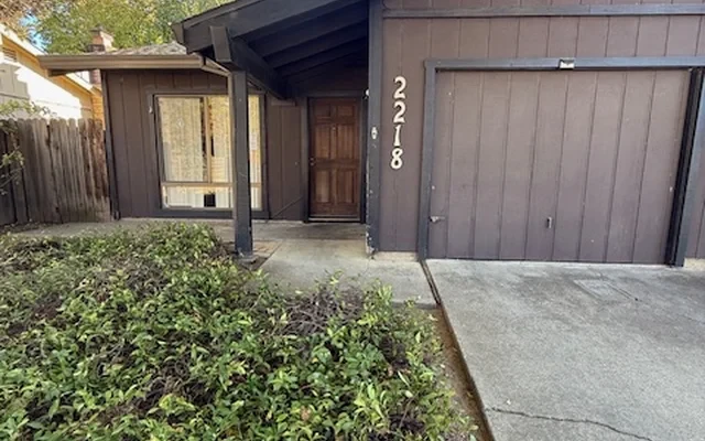 2218 E. 8th 0