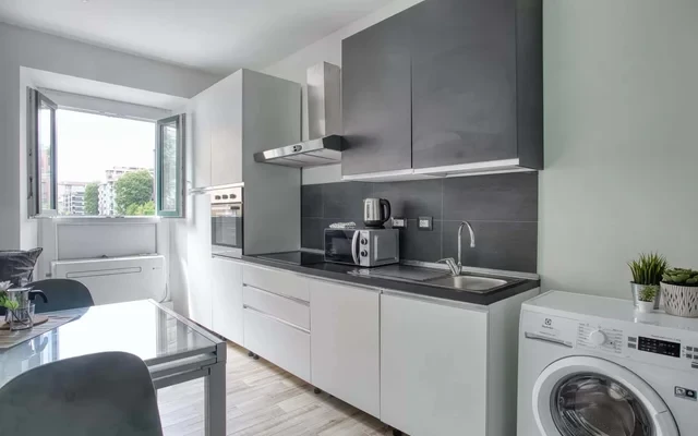 Lively 1-bed flat near city centre 1