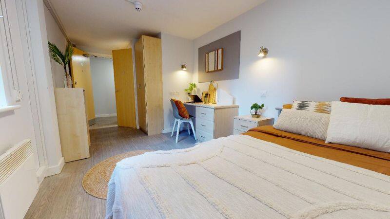 Silver En Suite Plus