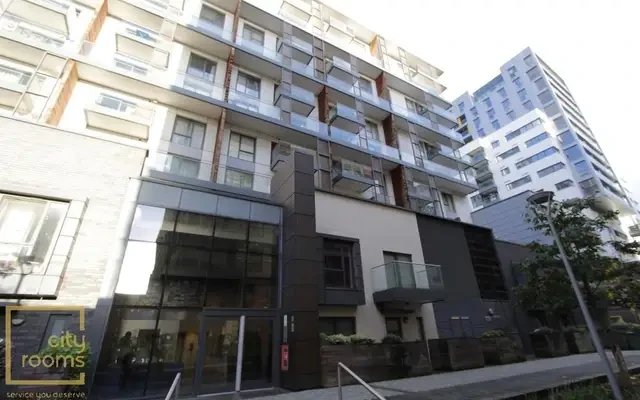 apartment near 25 Barge Walk 1