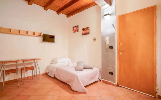 Monolocale in Via Mirasole 10 1