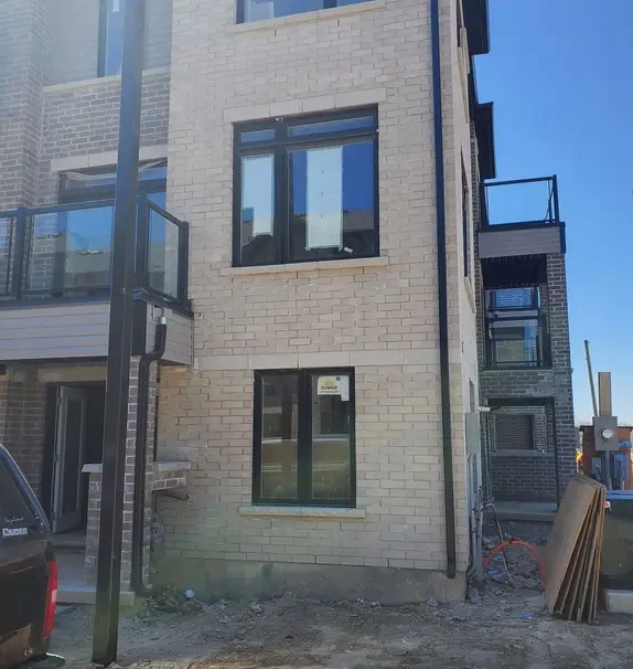 Entire Place·3B4B···585 Colborne St E
